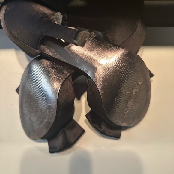 Steve Madden Black Satin Stiletto Heels with Bow - Picture 4 of 7